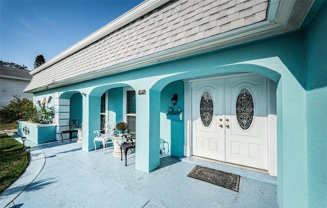 property entrance with covered porch