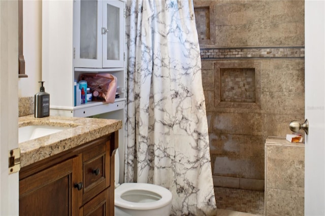 bathroom with a shower with shower curtain, vanity, and toilet