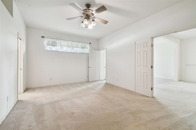 unfurnished room featuring ceiling fan and light colored carpet