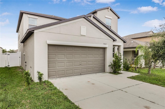 view of front of property featuring a front yard