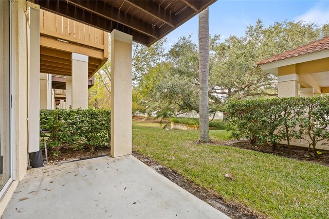 view of yard with a patio