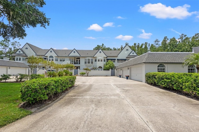 view of front of house featuring an attached garage and driveway