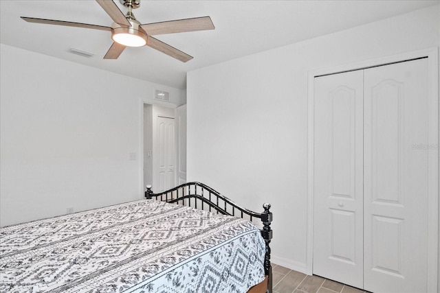 bedroom with ceiling fan and a closet