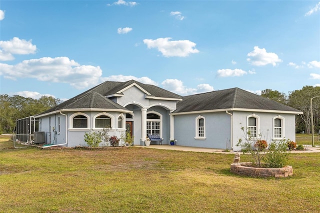 view of front facade featuring central AC and a front lawn