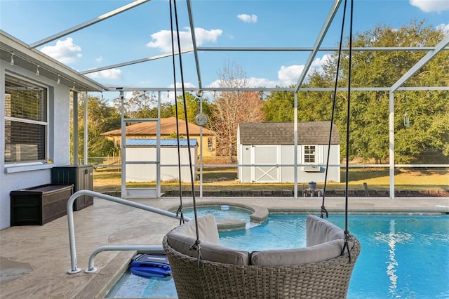 view of swimming pool with an in ground hot tub, a patio, a storage unit, and a lanai