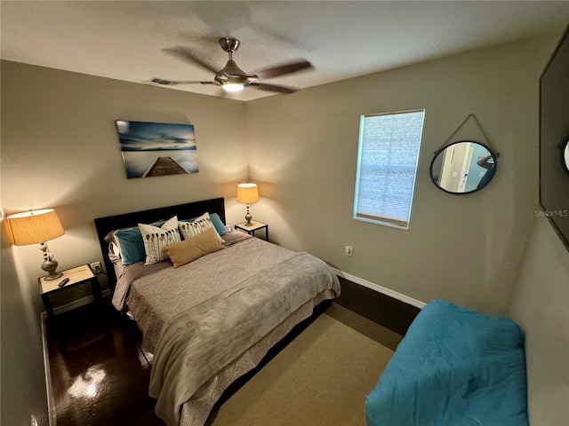 bedroom with ceiling fan