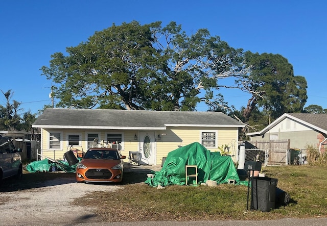 view of front of property with a front yard