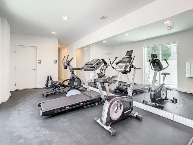 workout area featuring recessed lighting, visible vents, and baseboards