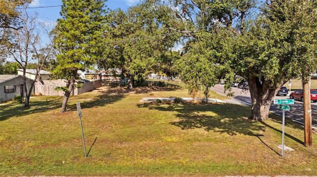 Listing photo 2 for Eugene St, Tampa FL 33619