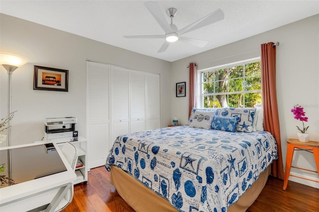 bedroom with a textured ceiling, a closet, ceiling fan, and dark hardwood / wood-style floors