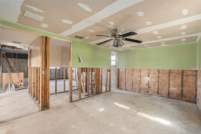 unfurnished room with ceiling fan