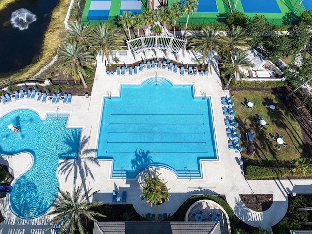 view of swimming pool