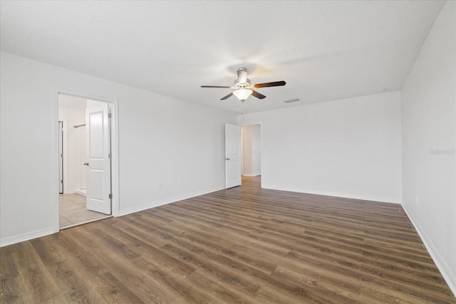 empty room featuring dark hardwood / wood-style floors and ceiling fan