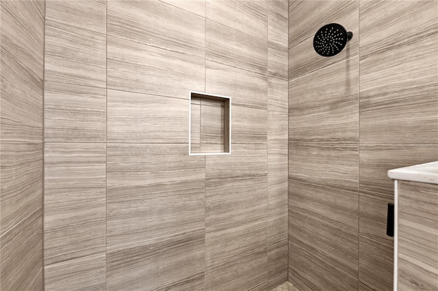 bathroom featuring tiled shower