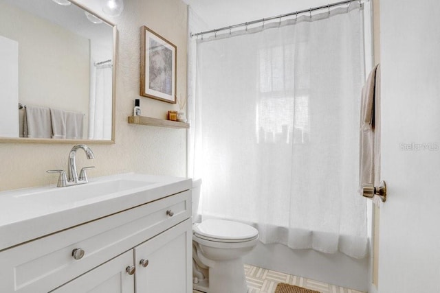 full bathroom featuring vanity, shower / tub combo with curtain, and toilet