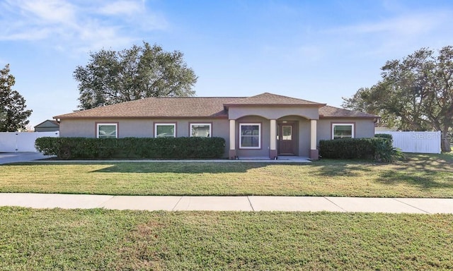 view of front of property with a front yard