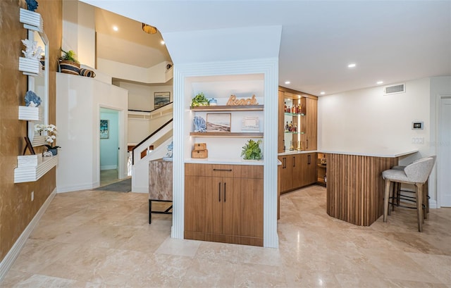 kitchen featuring kitchen peninsula and a breakfast bar area