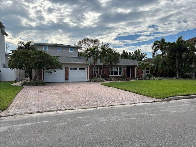 front of property featuring a front lawn