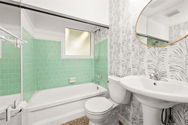 full bath with visible vents, wallpapered walls, a sink, bathing tub / shower combination, and toilet