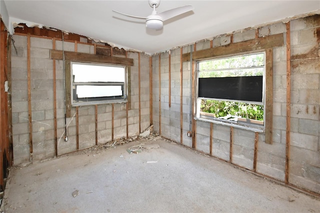 empty room with ceiling fan