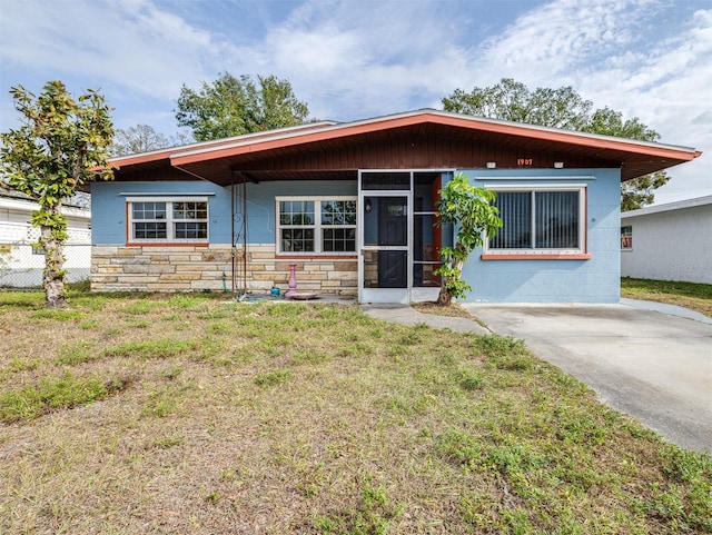 view of front facade featuring a sunroom and a front yard