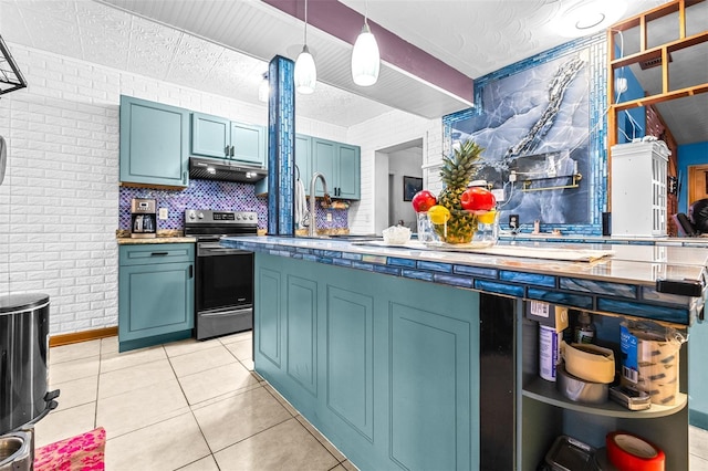 kitchen with sink, blue cabinetry, light tile patterned floors, electric range, and decorative light fixtures