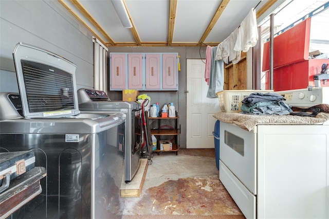 laundry room featuring washing machine and dryer