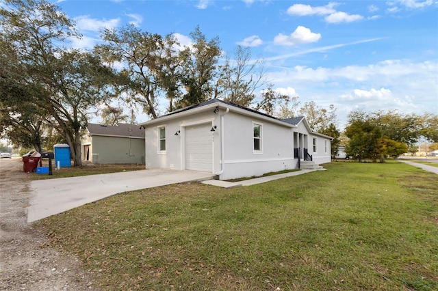 view of side of property featuring a lawn and a garage