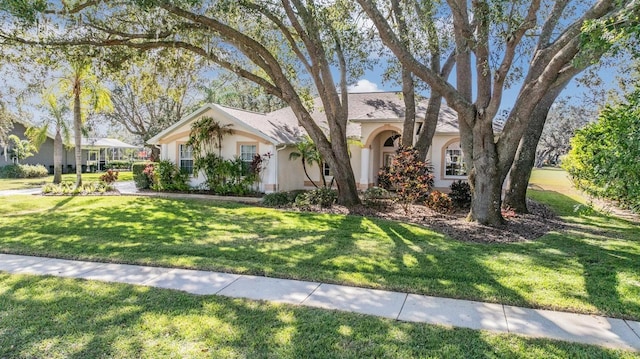 view of front of property with a front yard