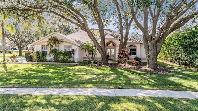 single story home featuring a front lawn