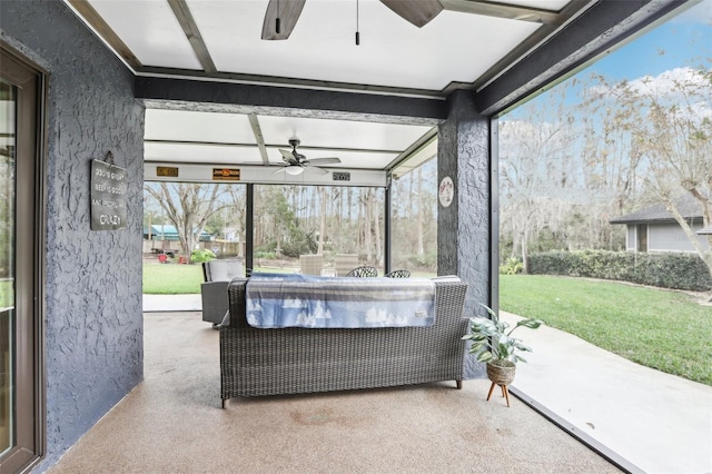 sunroom with ceiling fan