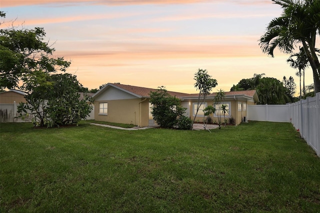 view of yard at dusk