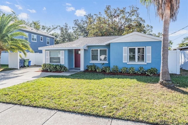 view of front of house with a front lawn