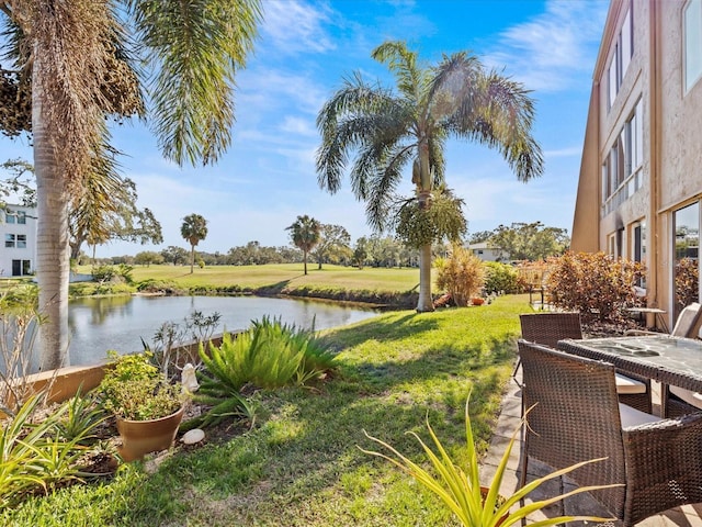 view of yard featuring a water view