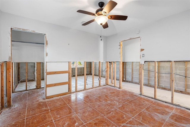 unfurnished room featuring ceiling fan