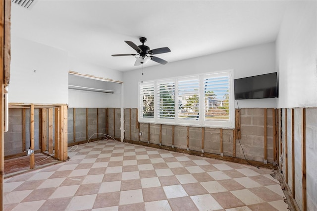 empty room featuring ceiling fan