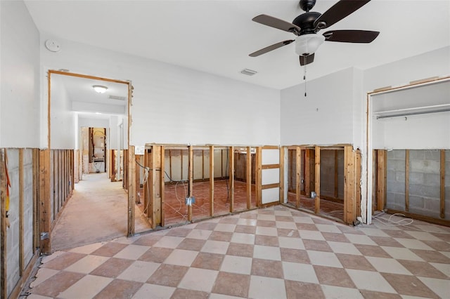 empty room with ceiling fan