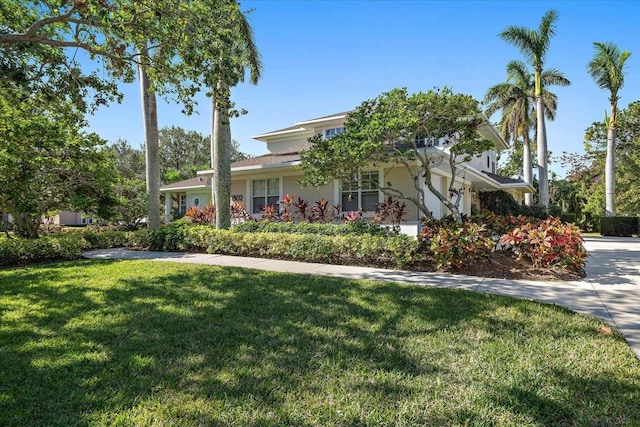 view of front facade with a front yard