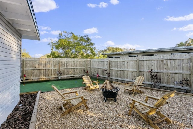 view of yard featuring a fire pit