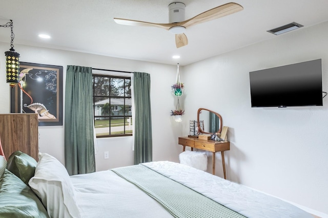 bedroom featuring ceiling fan