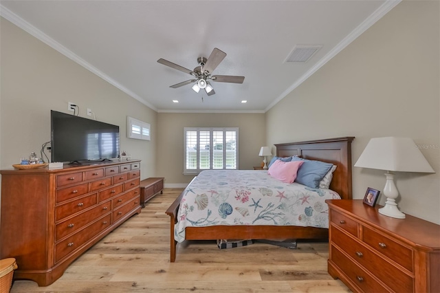 bedroom featuring ceiling fan, crown molding, and light hardwood / wood-style flooring