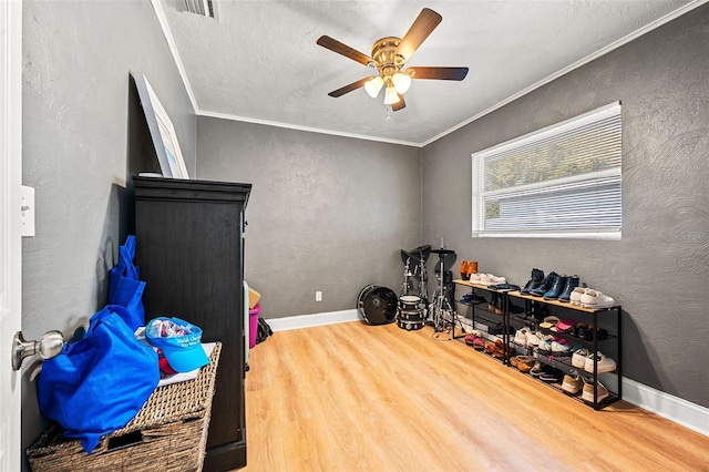 misc room with hardwood / wood-style floors, ceiling fan, and ornamental molding