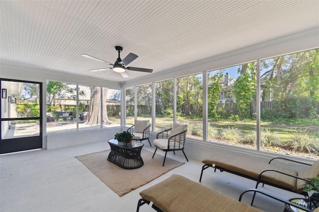 sunroom featuring ceiling fan