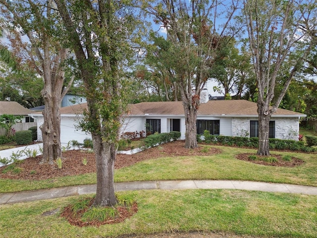 view of front of home with a front lawn