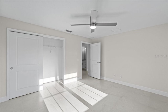 unfurnished bedroom with ceiling fan and a closet