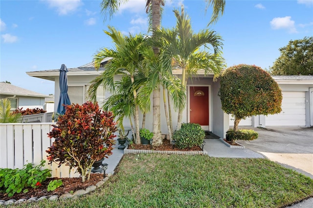 view of front of property featuring a front yard and a garage