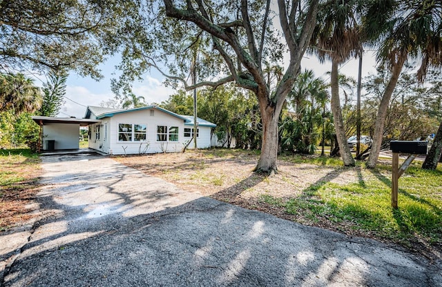 single story home with a carport