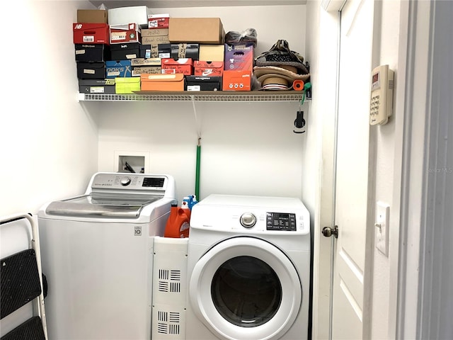 laundry room with washing machine and clothes dryer