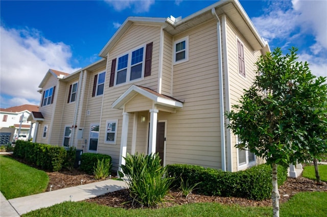 view of front of property