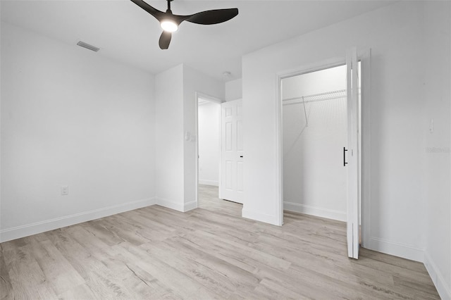 unfurnished bedroom featuring light wood-type flooring, a closet, and ceiling fan